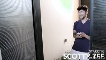 Gay stud gets banged when playing Pokemon Go