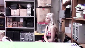 BLONDE THEIF NEVER GETS TIRED OF FUCKING JAILER